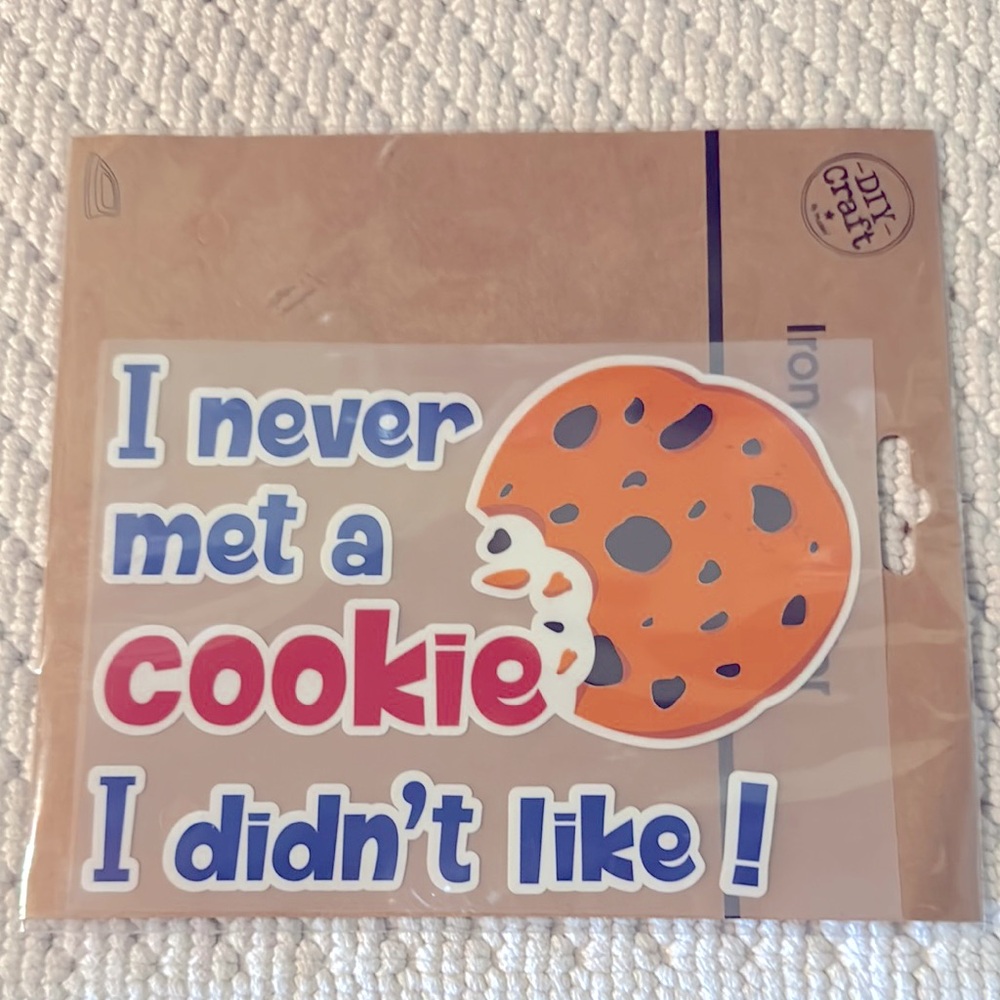 DIY CRAFT by FLOMO
I never met a cookie I didn’t like! 
Iron on transfer